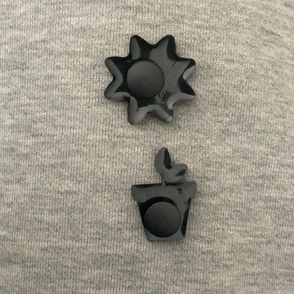 2/$7 Croc charms plant - Picture 3 of 3